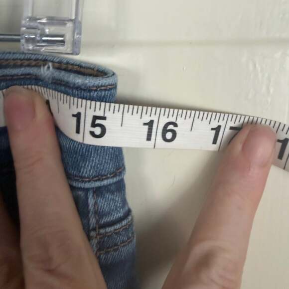 American Eagle High-Waisted Flare Jeans with Front Flap Pockets - Picture 3 of 7